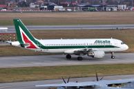 A_320-216_EI-DTA_Alitalia01.jpg