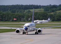 B_737-6Q8_HA-LOE_Malev01.jpg