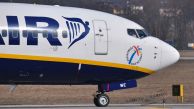 B_737-8ASWL_EI-DWE_Ryanair_01.jpg