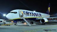 B_737-8ASWL_EI-EFZ_Ryanair02.jpg