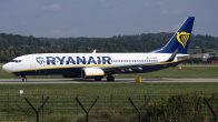 B_737-8ASWL_EI-EKS_Ryanair01.jpg