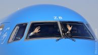 ERJ-190-100STD_PH-EZB_KLM_Cityhopper10~0.jpg