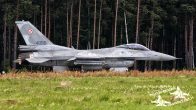 F-16CJ-522B_Jastrzab_PolAF_4056_31BLT_02.jpg