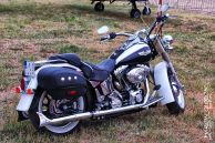 Harley-Davidson_RoadKingClassic01.jpg