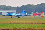 Su-27UB_Flanker-C_Ukr_AF_69_00.jpg