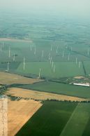 Ziemia_z_Nieba_NiemcySchwanebeckPolaiFarmyWiatrowe201002.jpg