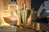 pomnik_Jana_Pawla_II_Tarnow01.jpg